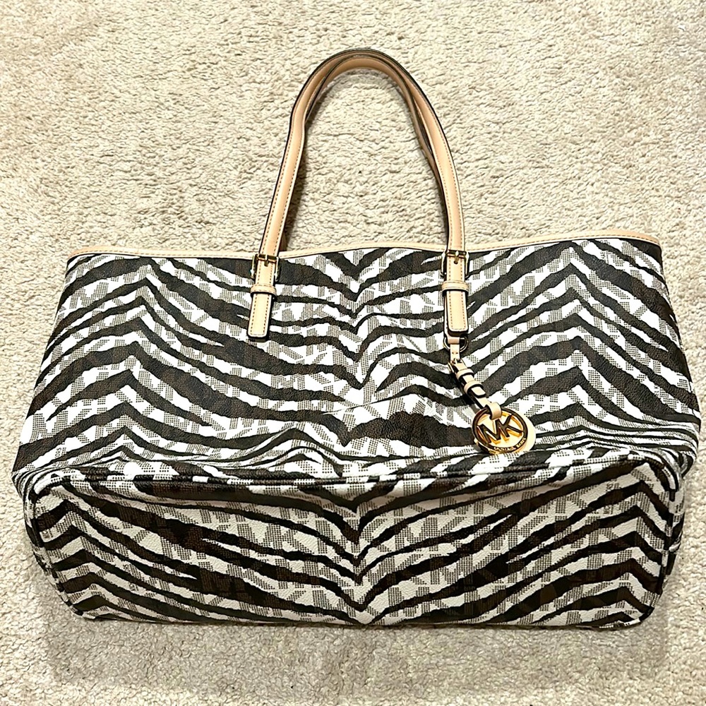 Michael Kors Jet Set Tote